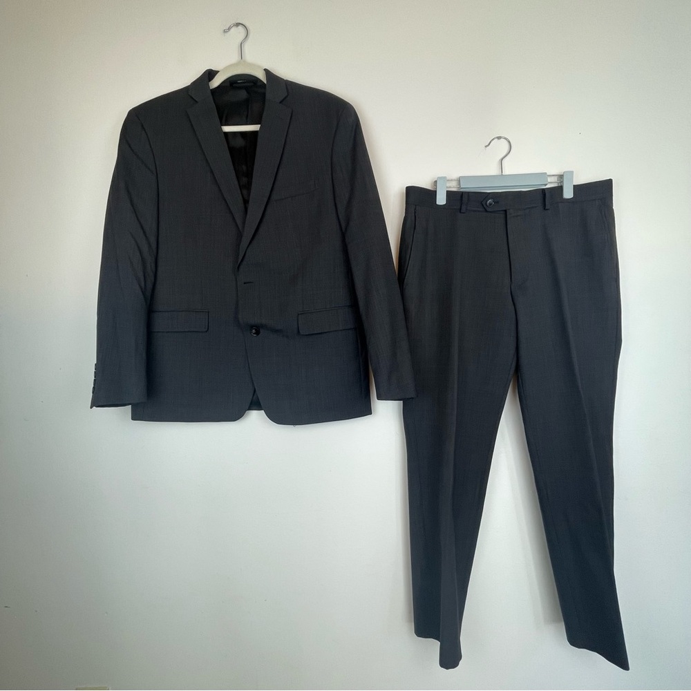 Bar III Slim Fit Men’s Wool Suit Charcoal Gray Blazer 42S / Pants 34x30